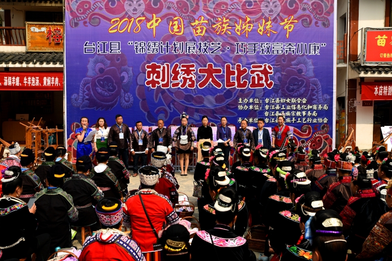 Women's Federation Holds Craft 